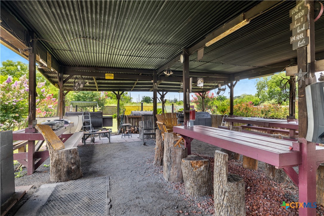 9913 Us-59 Property Photo 15