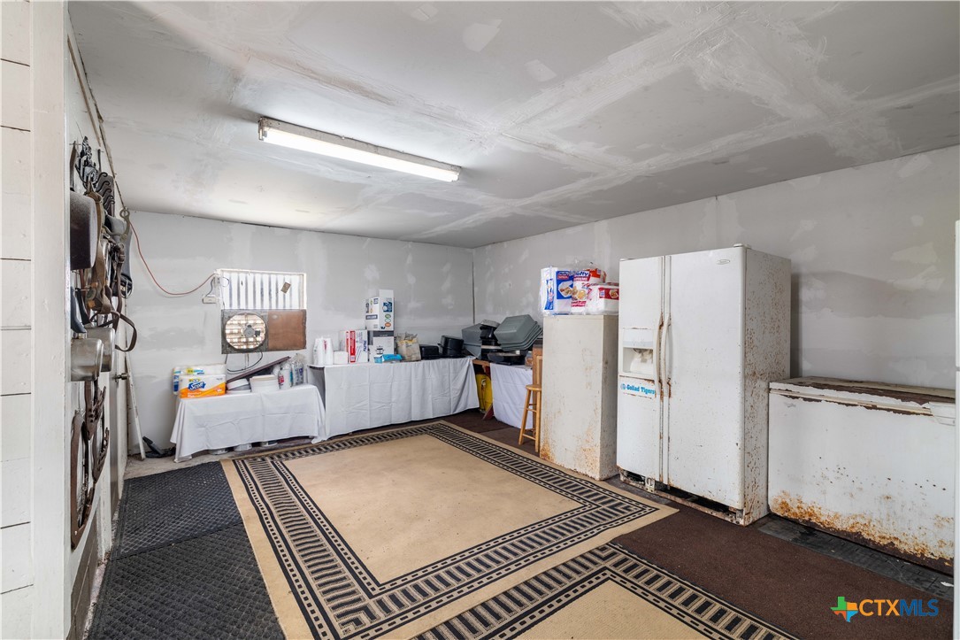 9913 Us-59 Property Photo 19
