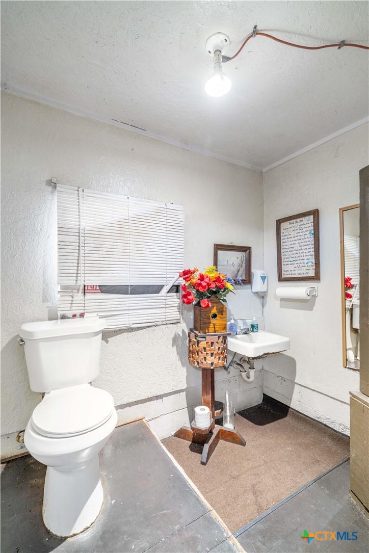 9913 Us-59 Property Photo 20