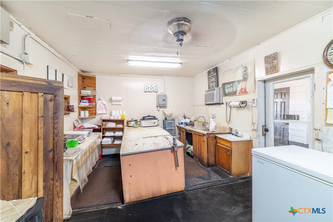 9913 Us-59 Property Photo 21