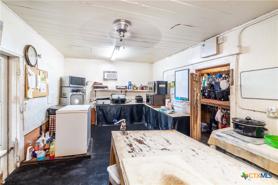 9913 Us-59 Property Photo 23