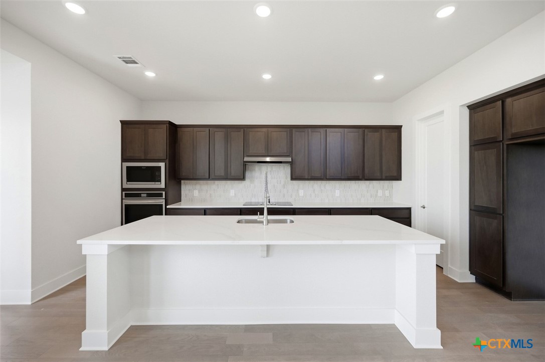 247 White Oak Property Photo 4
