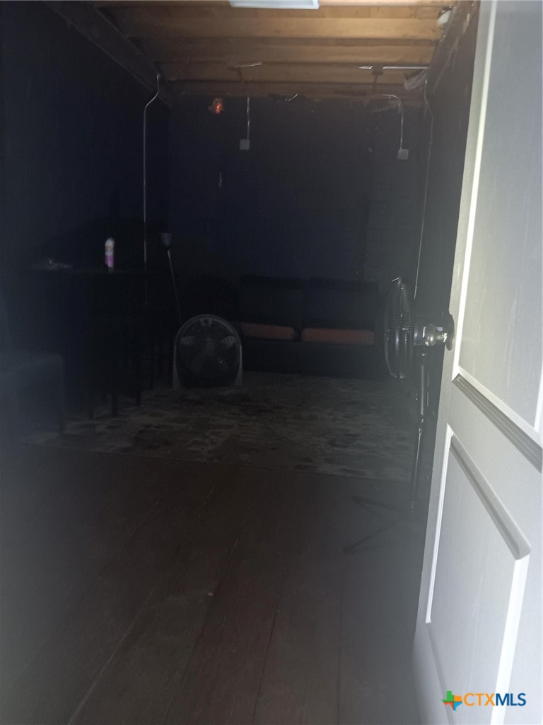 207 E Avenue C Property Photo 9