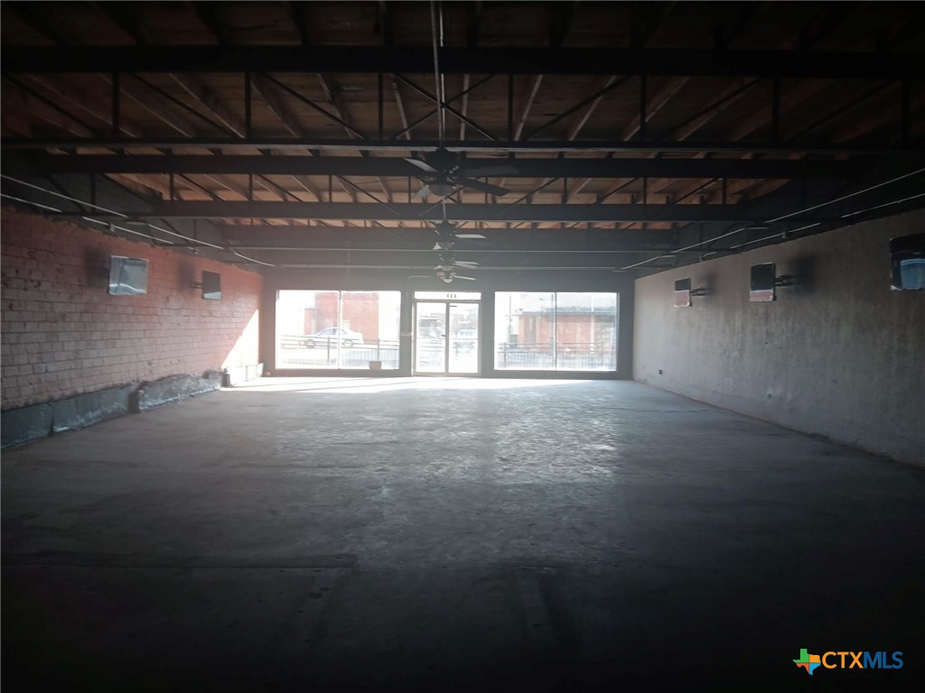 207 E Avenue C Property Photo 10