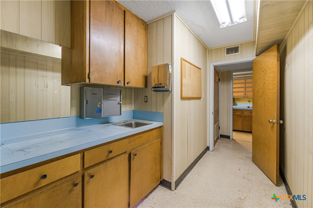 212 E Morris Street Property Photo 20