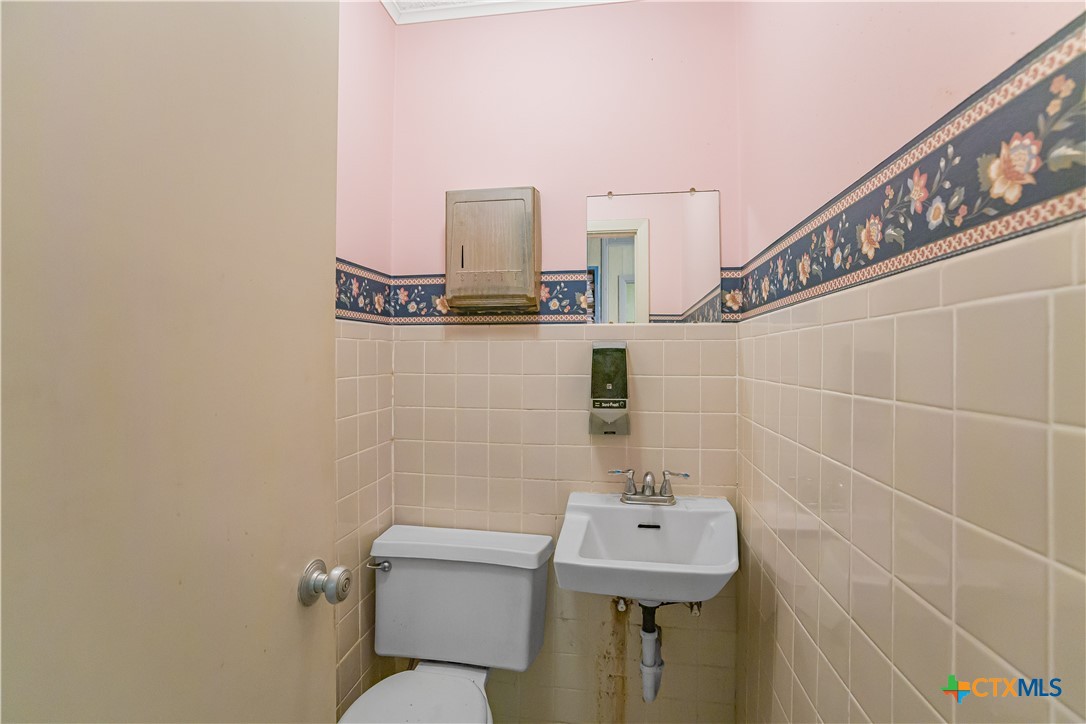 212 E Morris Street Property Photo 24