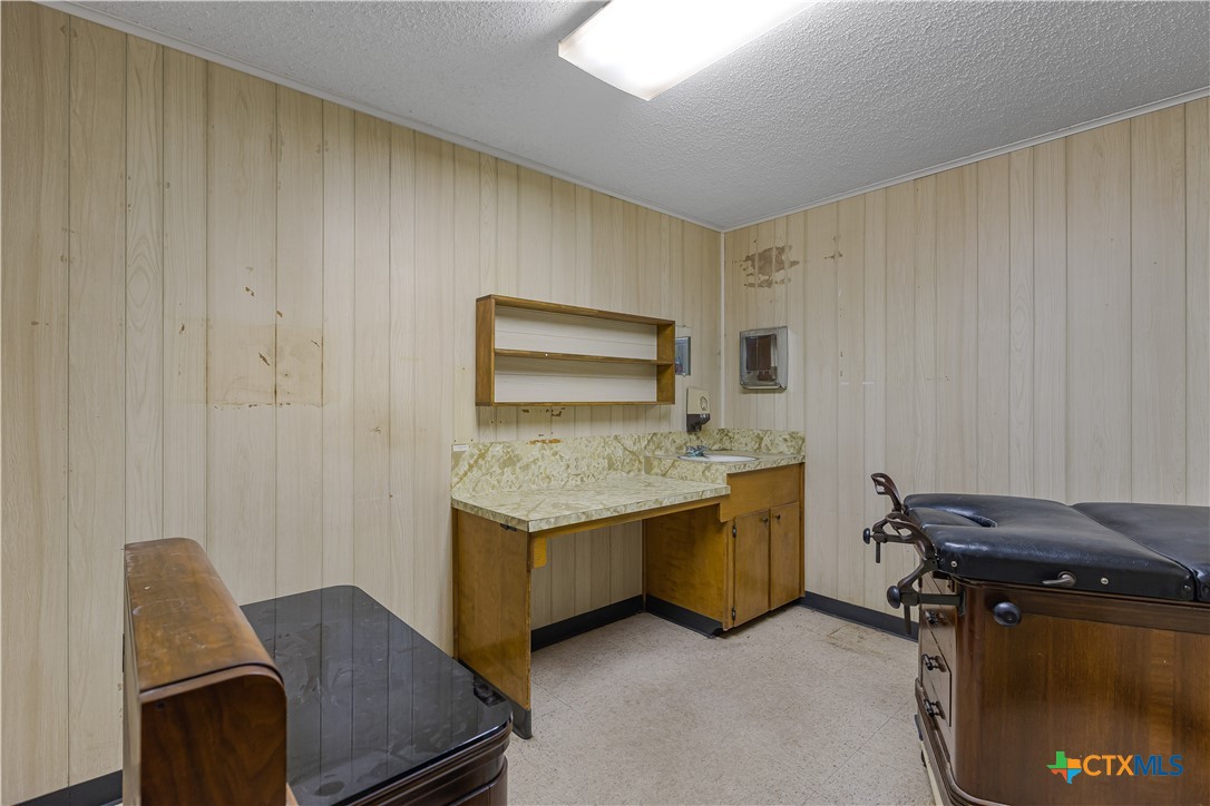 212 E Morris Street Property Photo 28