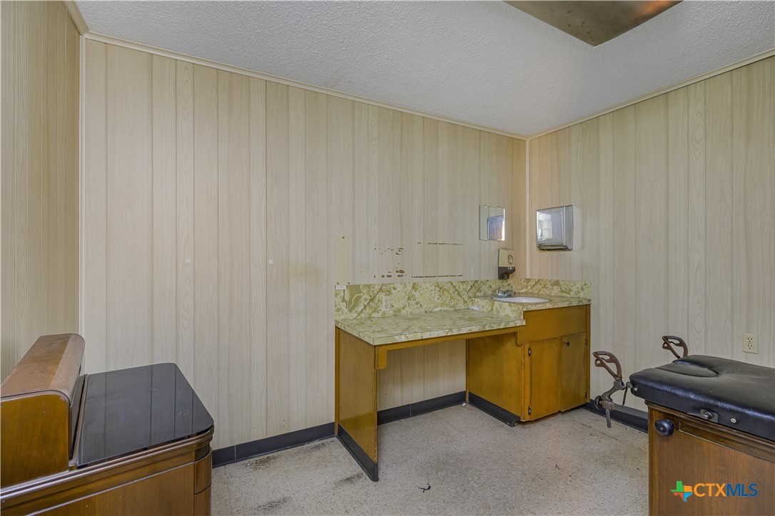 212 E Morris Street Property Photo 29