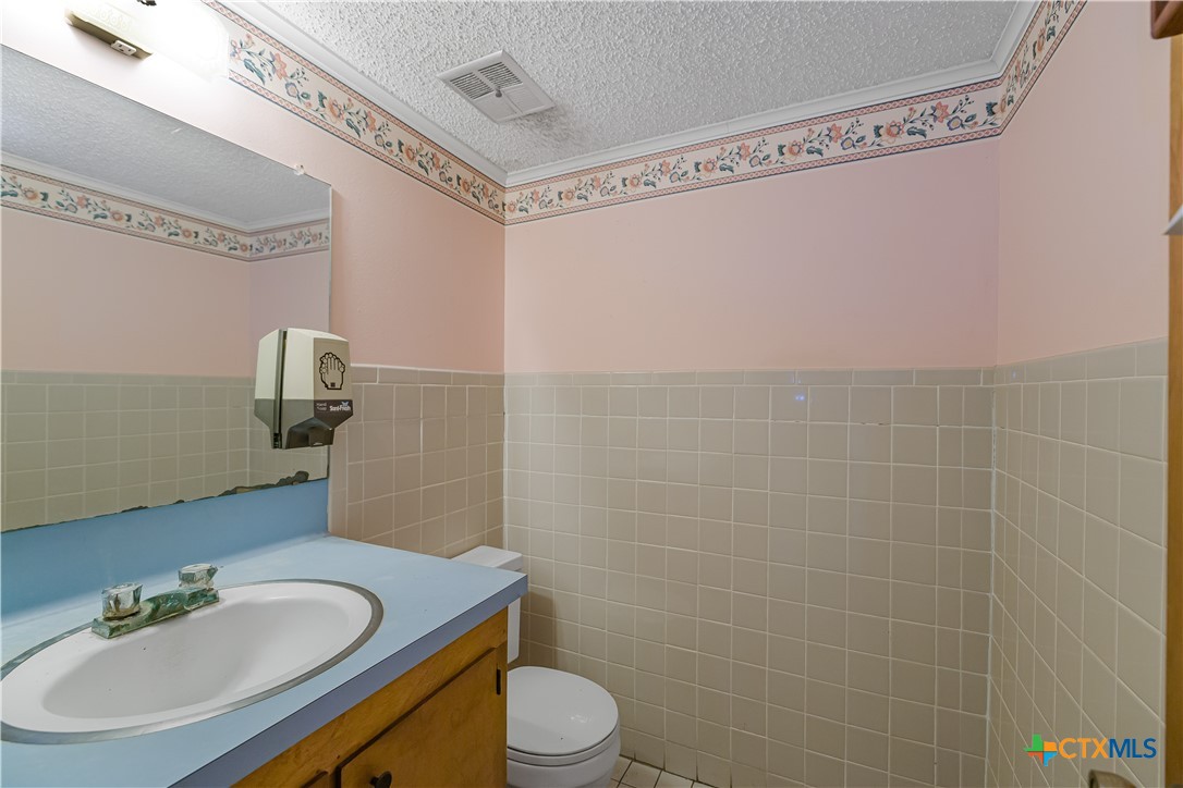 212 E Morris Street Property Photo 32