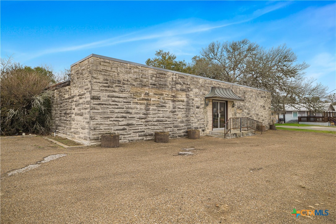 212 E Morris Street Property Photo 33