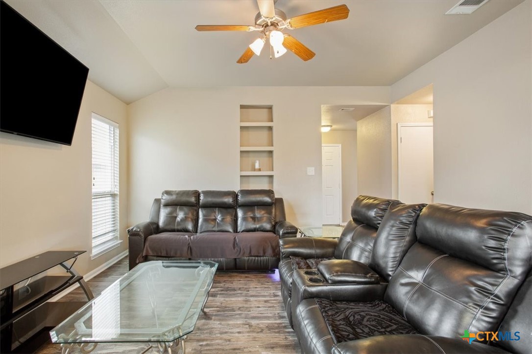 2328 Bellmont Property Photo 4