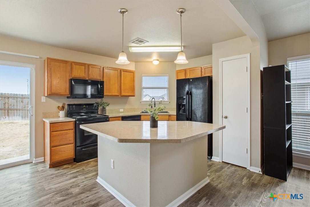 2328 Bellmont Property Photo 6