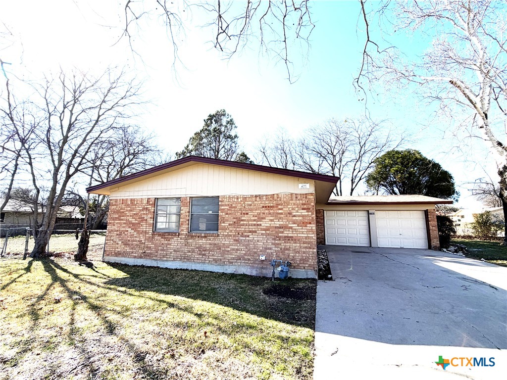 1102 S Ann Boulevard Property Photo 1