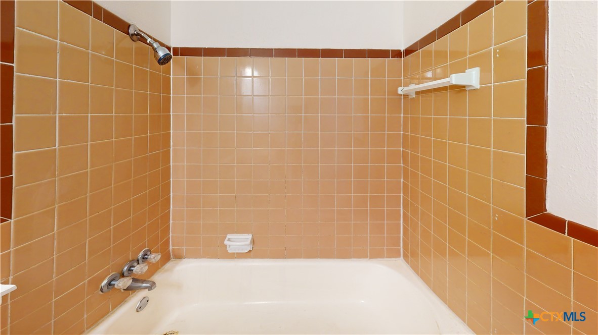 1102 S Ann Boulevard Property Photo 10