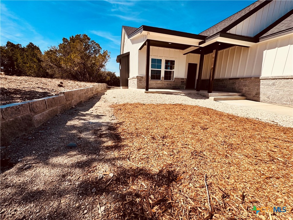 1736 Stallion Springs Property Photo 3