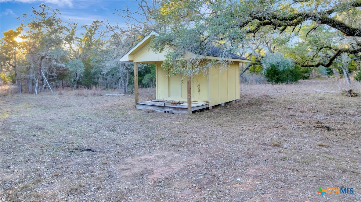 715 Private Road 1051 Property Photo 4