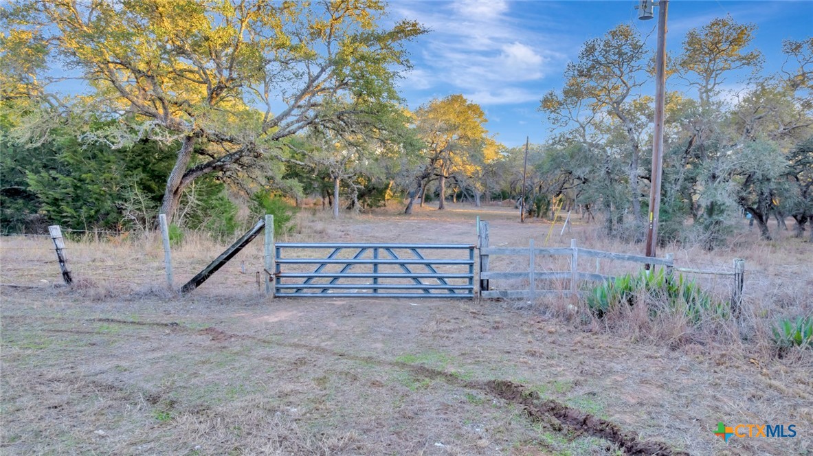 715 Private Road 1051 Property Photo 6