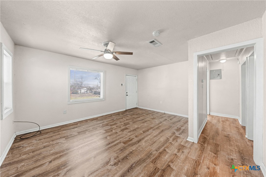906 S 2nd Street Property Photo 4