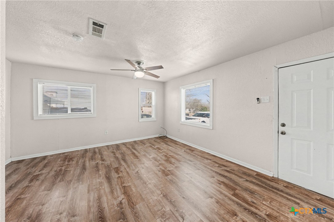 906 S 2nd Street Property Photo 8