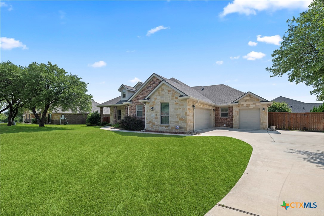 2041 Bella Vita Drive Property Photo 3