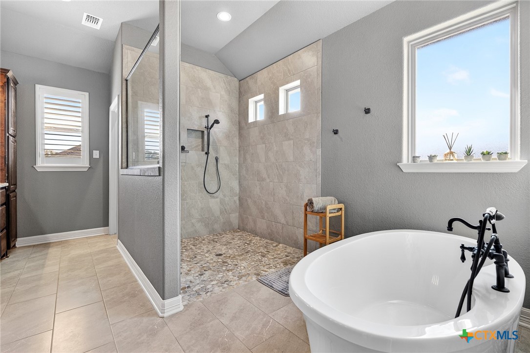 2041 Bella Vita Drive Property Photo 17