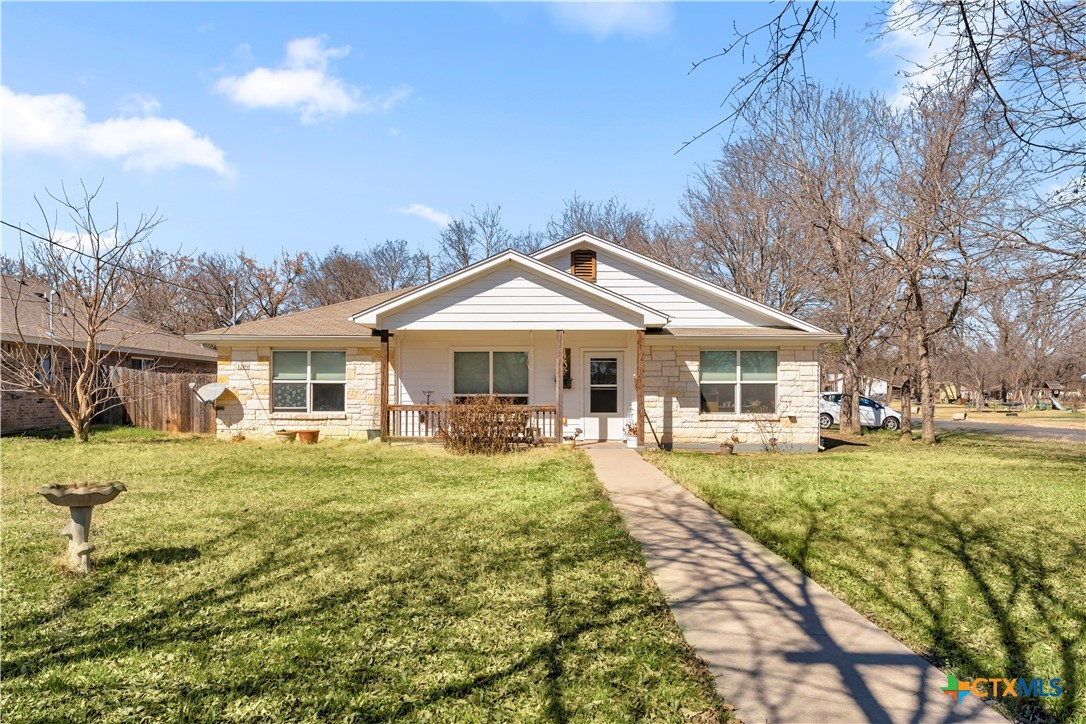 1209 E Avenue F Property Photo 1