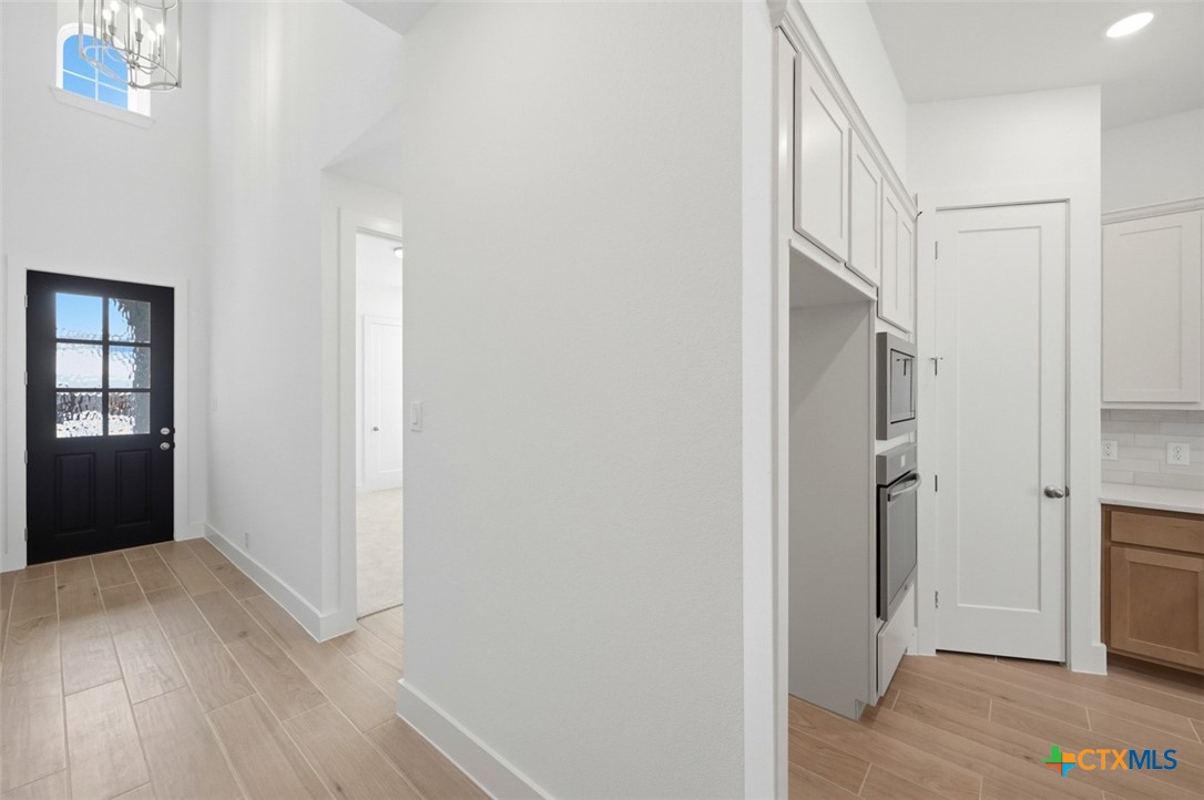 2558 High Ground Property Photo 14