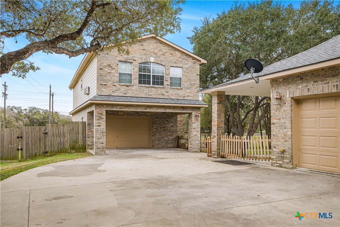 233 Post Oak Bend Property Photo 9