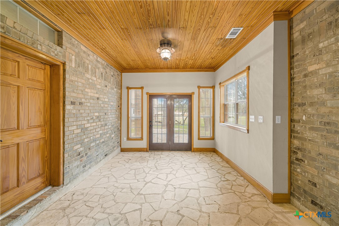 233 Post Oak Bend Property Photo 19