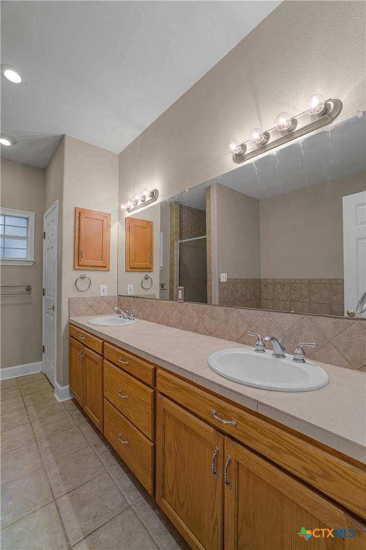 233 Post Oak Bend Property Photo 25
