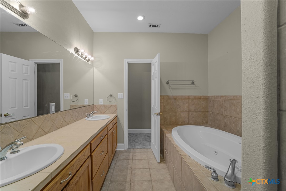 233 Post Oak Bend Property Photo 26