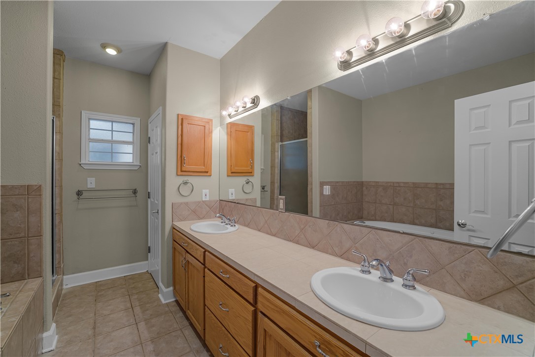 233 Post Oak Bend Property Photo 28
