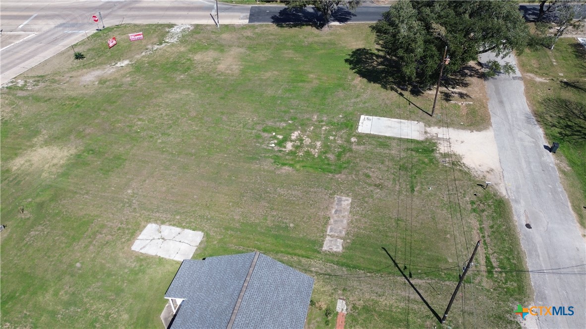 907 N. East St Property Photo 5