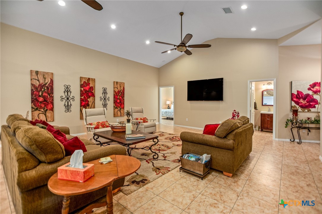 265 Coastal Oaks Loop Property Photo 6