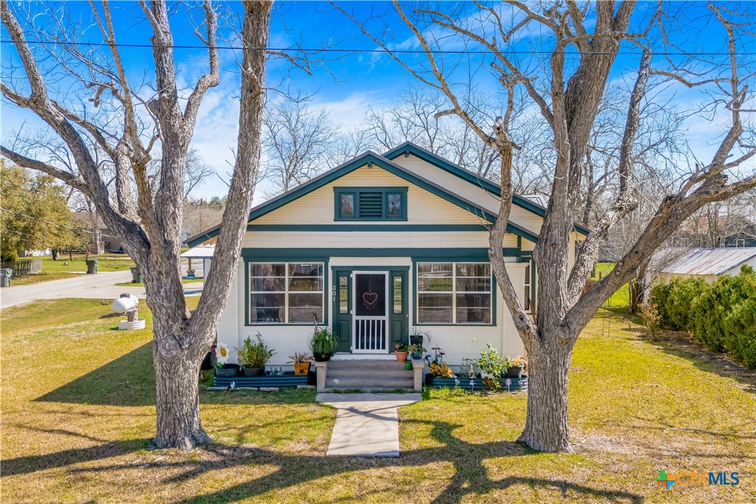 301 S Pecan Street Property Photo 1