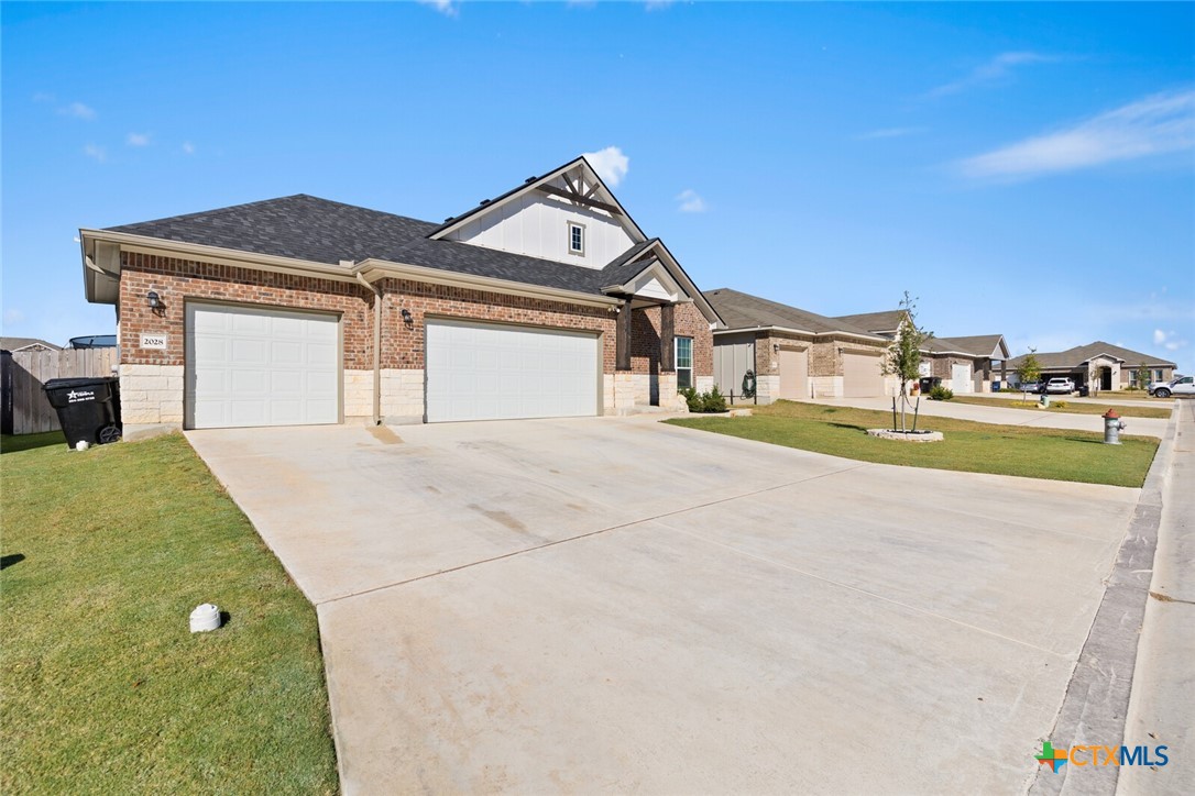 2028 Clear Sky Court Property Photo 2