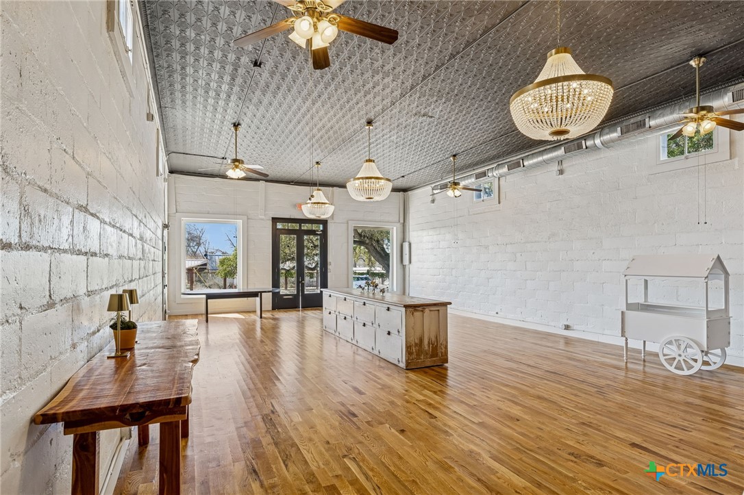 606 High Street Property Photo 10