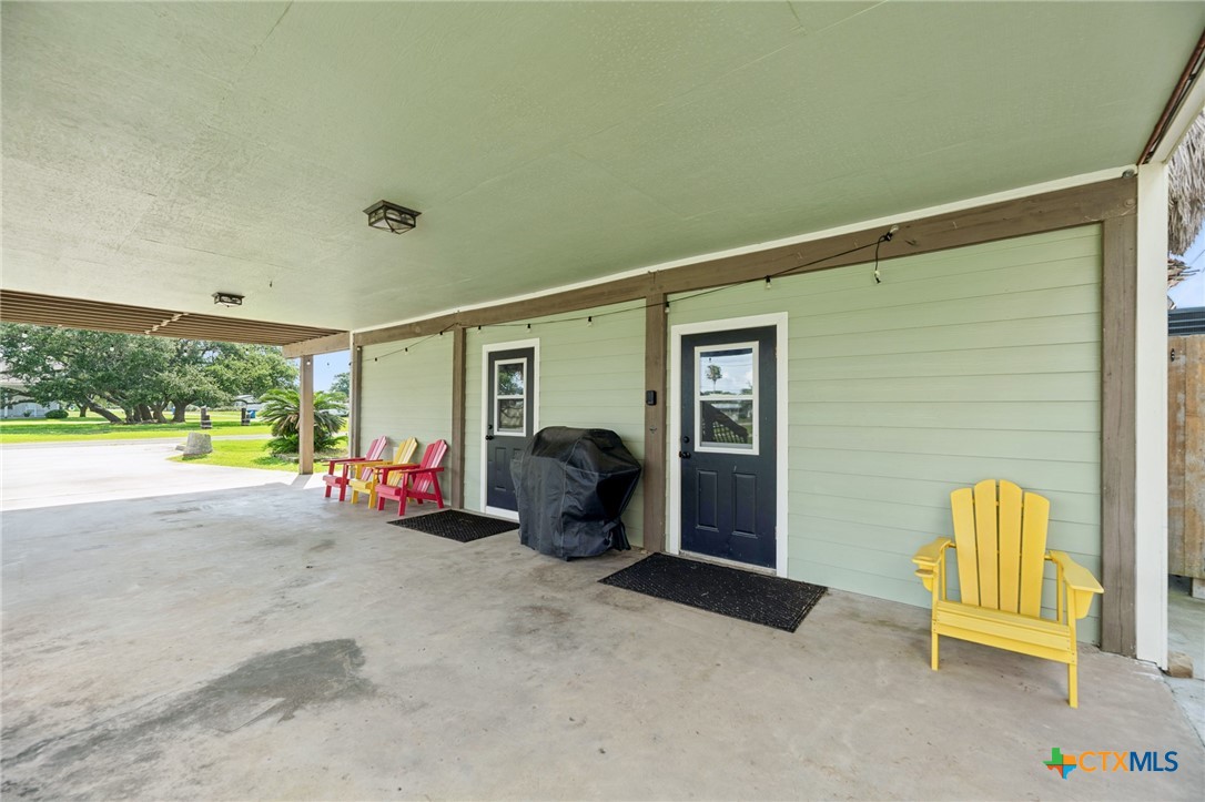 1402 Van Buren Property Photo 4