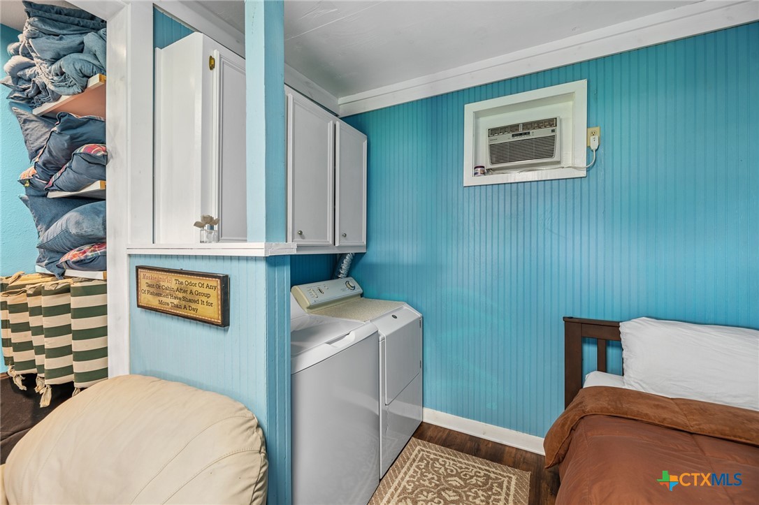 1402 Van Buren Property Photo 6