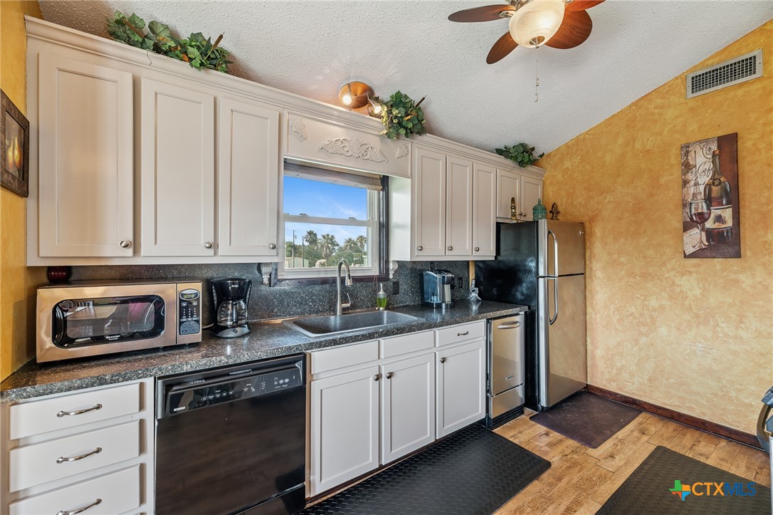1402 Van Buren Property Photo 20