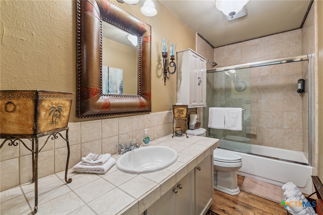 1402 Van Buren Property Photo 24