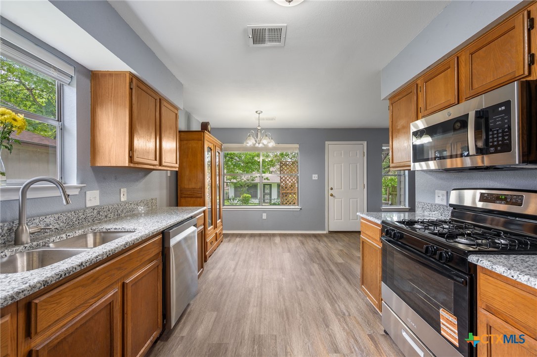 13812 Lothian Drive Property Photo 4