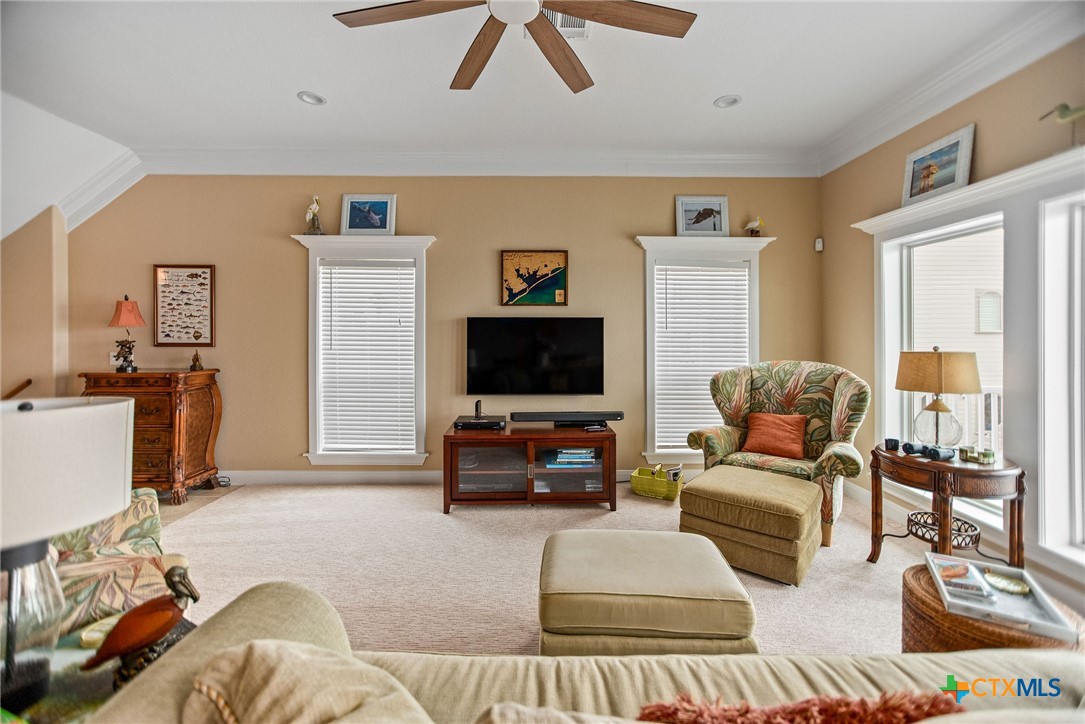 27 Las Palmas Drive Property Photo 13