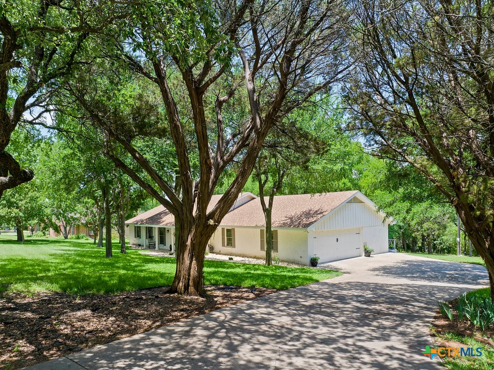 214 Mesa Drive Property Photo 2