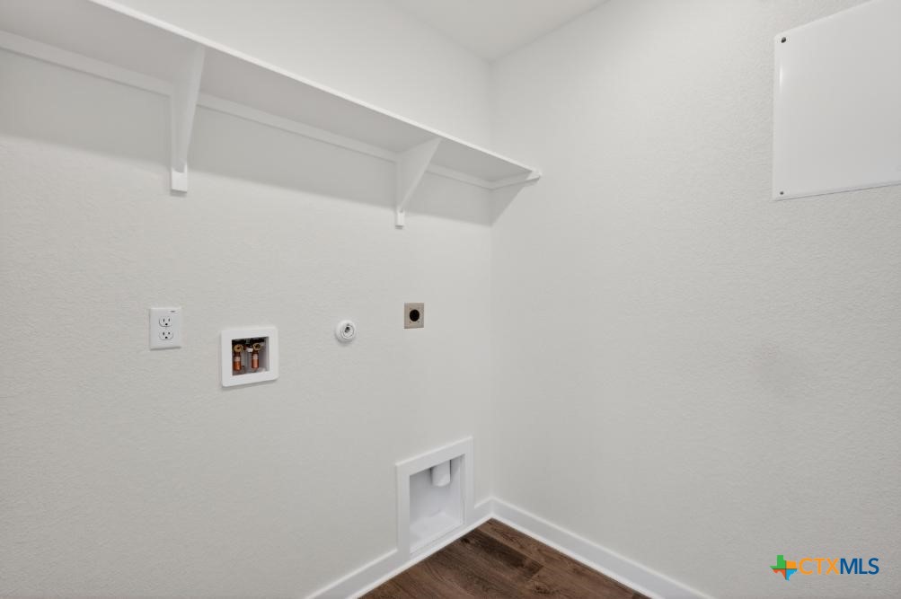 2108 Meridian Loop Property Photo 5