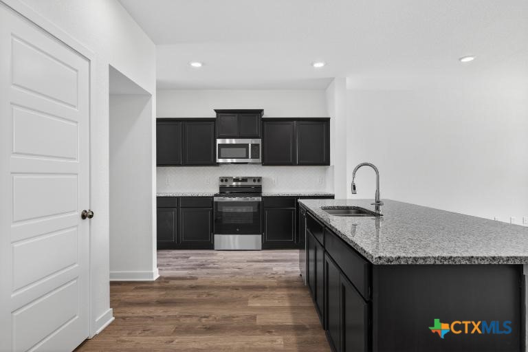 2108 Meridian Loop Property Photo 6