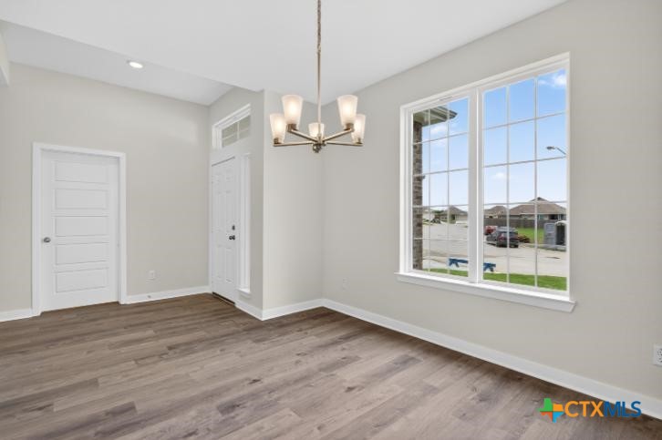 2108 Meridian Loop Property Photo 8