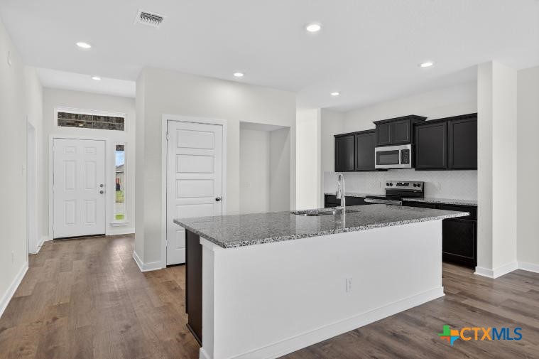 2108 Meridian Loop Property Photo 11