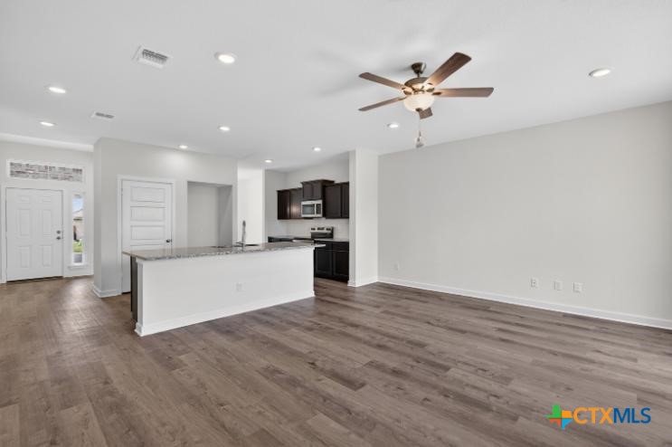 2108 Meridian Loop Property Photo 13