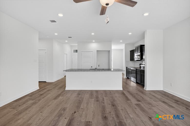 2108 Meridian Loop Property Photo 14